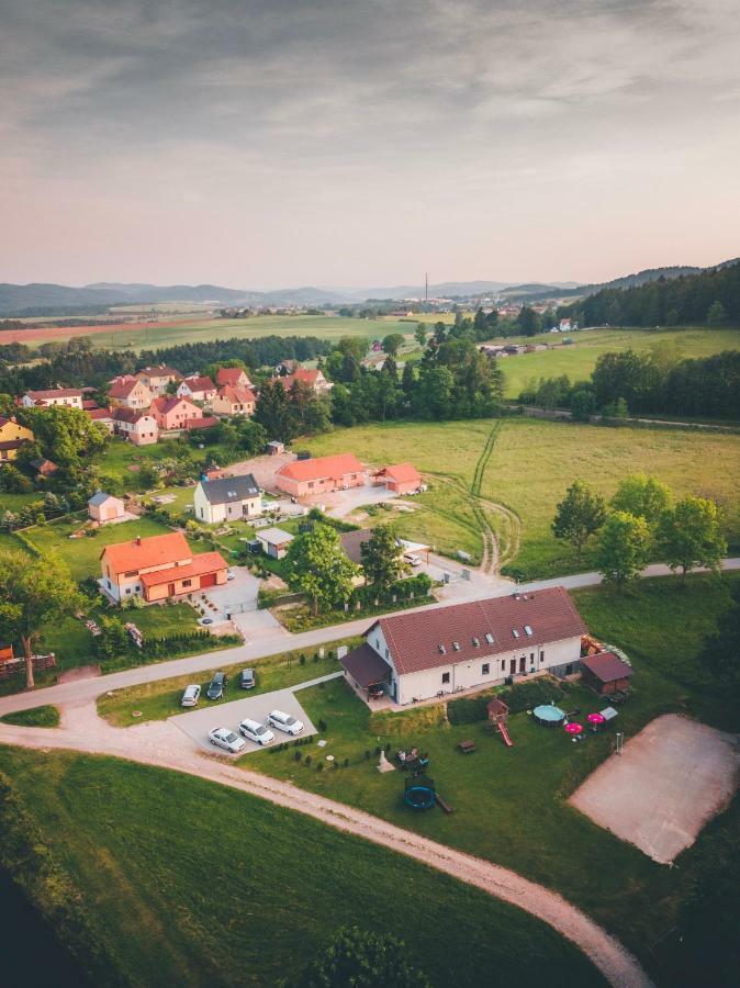 Penzion Na Podlesi Ve Zlate Korune Zlatá Koruna エクステリア 写真